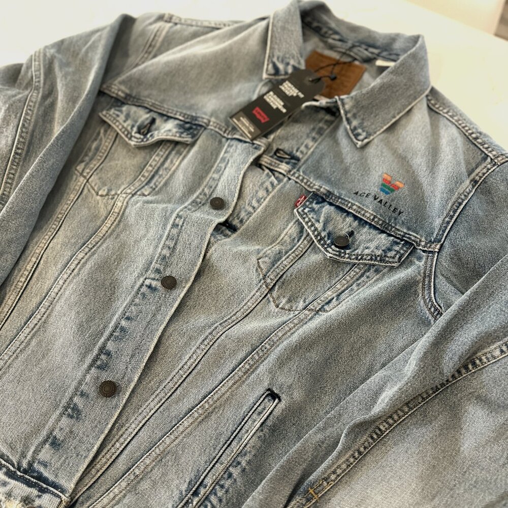 BNWT + Custom Levis Denim Trucker Jacket